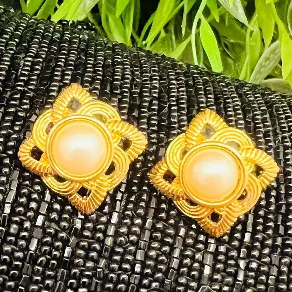 Vintage Clip on Earrings Gold Tone Faux Pearl Square Celtic Wave Pierced 4280